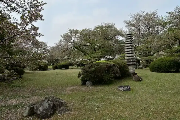 Nishi-no-Maru Garden
