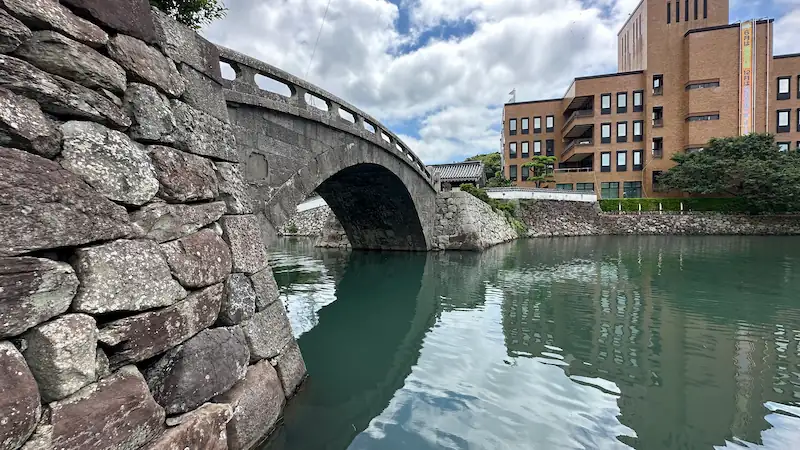 幸橋(オランダ橋)平戸の幸橋(オランダ橋)、初期国際貿易に関連する歴史的な石造アーチ橋