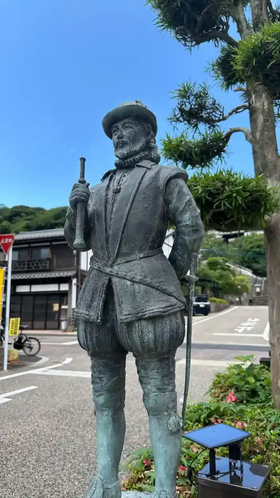 三浦按針の立像(歴史の道)平戸の歴史の道に立つ三浦按針(ウィリアム・アダムス)の立像、日本初の西洋の侍