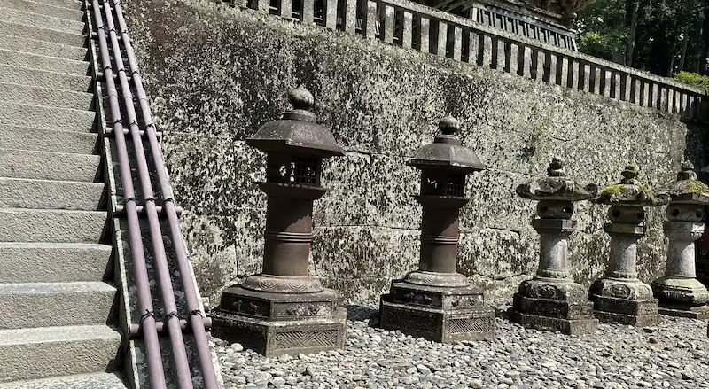 伊達政宗が献上したとされる鉄製の灯籠