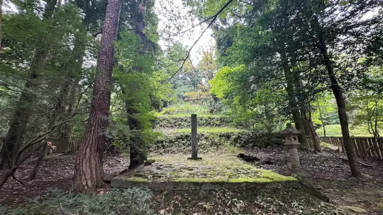 Grave of Lord Toshiie Maeda (Maeda Family Mausoleum)