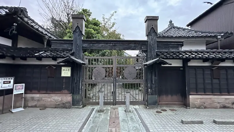 金沢 正久山 妙立寺