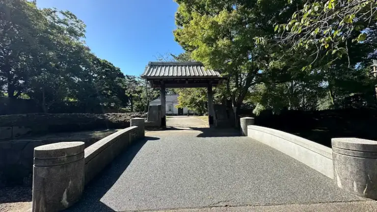 Kitte-mon Gate (きってもん)