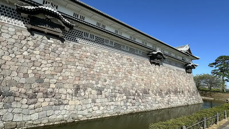 Kanazawa Castle Park – Gojikken Nagaya & connecting turrets