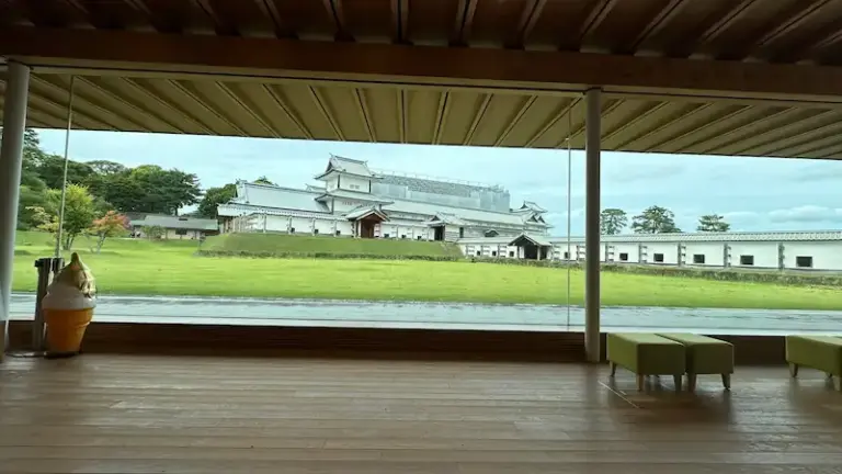Tsuru-no-maru Rest House (つるのまるきゅうけいかん)