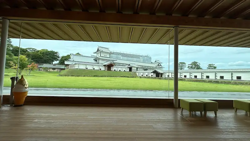Kanazawa Castle Park – Tsurunomaru Rest House interior and view