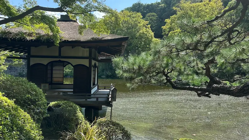 和歌山城紅葉渓庭園