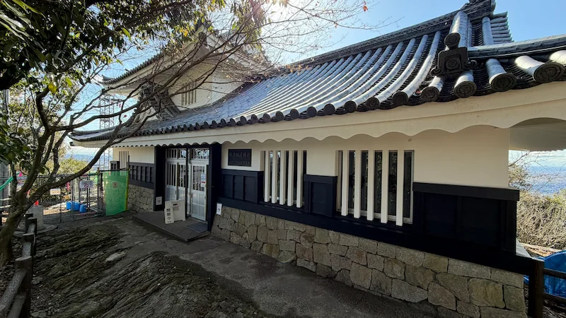 Gifu Castle Museum (Shiryokan), located just east of the keep, with its corner-turret castle-style exterior