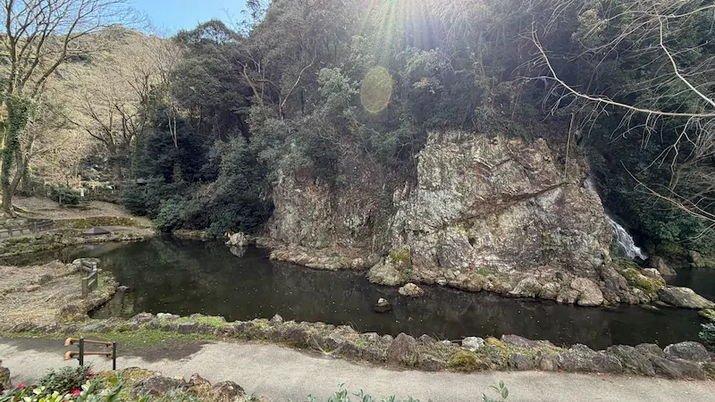 Mitarashi Pond in Gifu Park (rocky banks and waterside walking path)