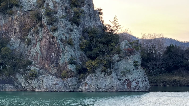 Close-up of the rock face from across the Kiso River