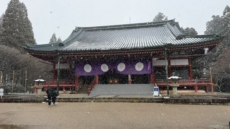 Daiko-do (Great Lecture Hall) front exterior in snowfall