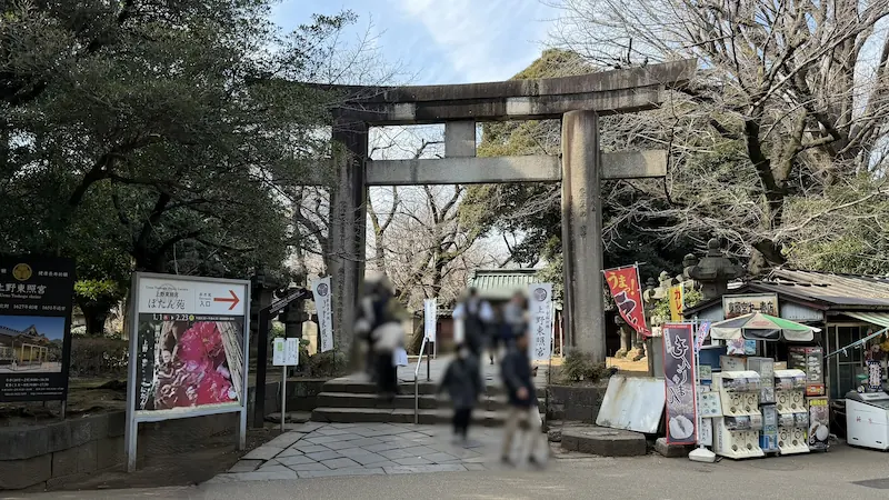 The Oishi Torii Gate and main approach at Ueno Toshogu Shrine