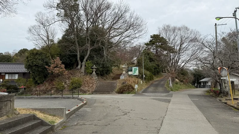 虎御前山の入り口