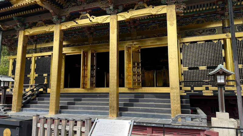 Side view of Ueno Toshogu Shrine’s Kinshikiden Special Door Opening. Several doors are open, revealing the dark depth of the interior.