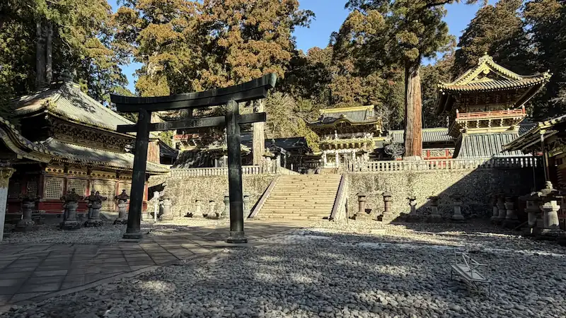 日光東照宮 銅鳥居（陽明門前・緊張感の助走）