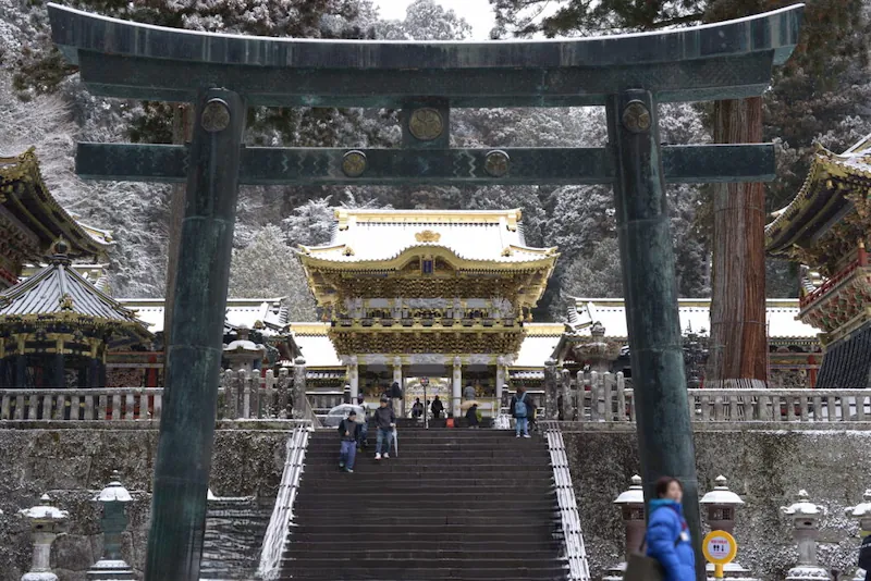 日光東照宮 陽明門と銅鳥居（中心部への切り替わりポイント）