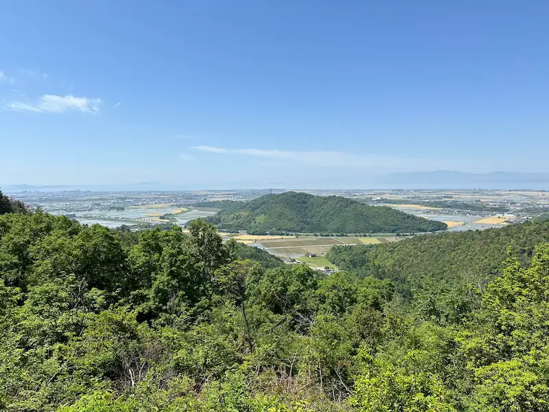 小谷城跡から虎御前山を望む眺め
