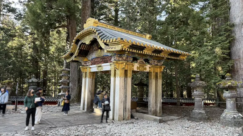 日光東照宮 御水舎（脇役にも装飾が入る東照宮の密度）