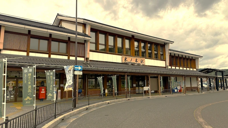 賤ヶ岳の戦いを学べる豊臣大返しステーションと江北図書館が近い木ノ本駅
