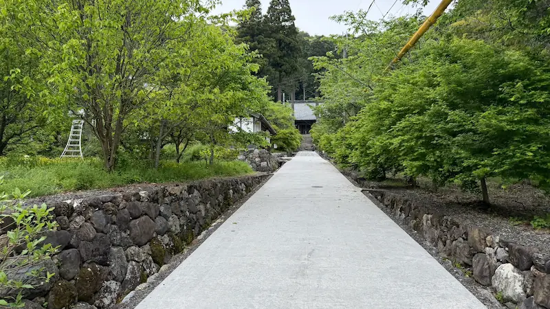 Approach to Ōhara Kannonji Temple, a quiet path into the temple grounds
