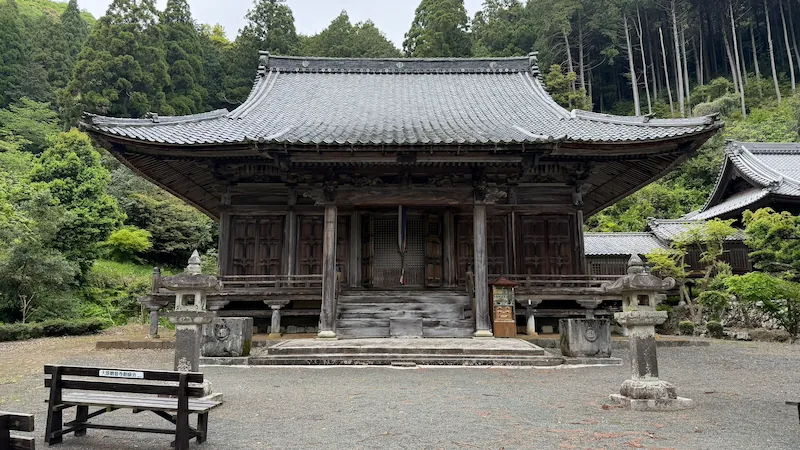 Exterior of Ōhara Kannonji Temple’s main hall, an irimoya-style building constructed in 1716