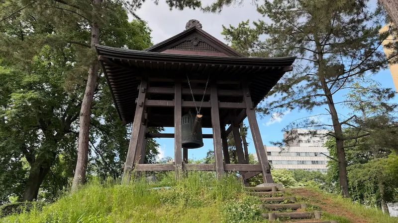 Time bell (Jisho) at Morioka Castle Ruins Park — full view