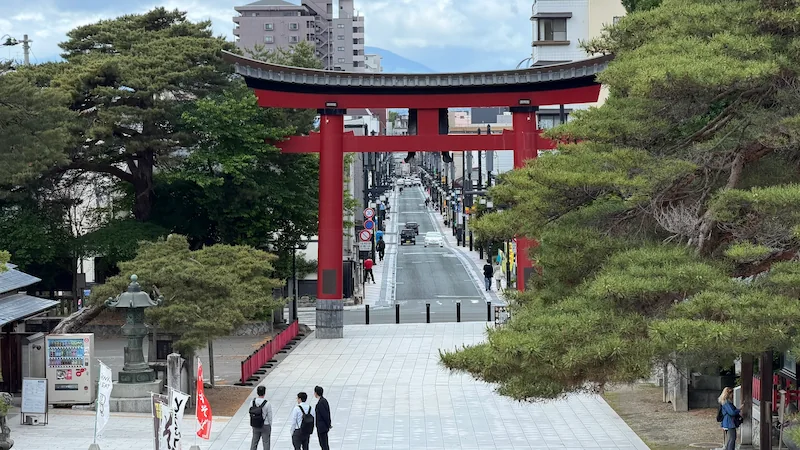 Morioka Hachimangu Shrine — torii gate and worship hall