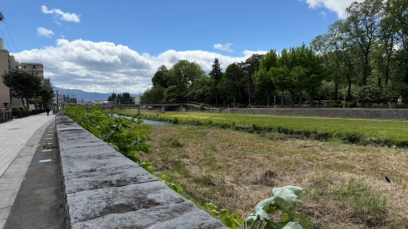 Nakatsu River flowing east of Morioka Castle — along the walking route to Morioka Hachimangu