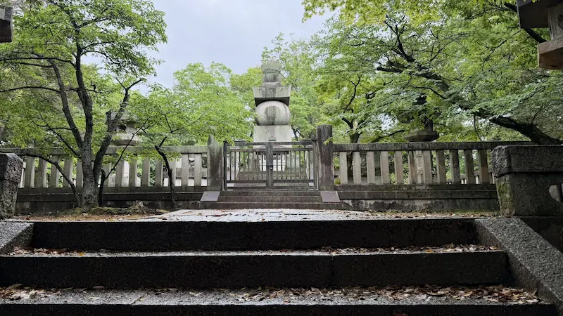 Toyokuni Byo hilltop burial area and gorinto