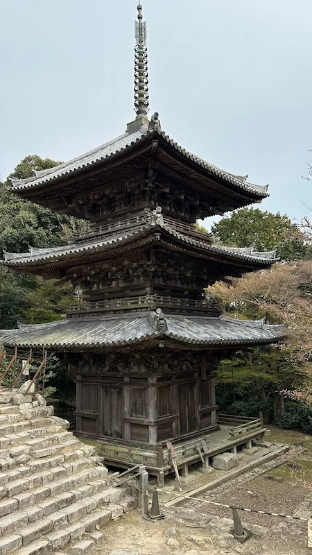 安土城跡 摠見寺 三重塔 1454年建立の国指定重要文化財 室町時代の木造建築