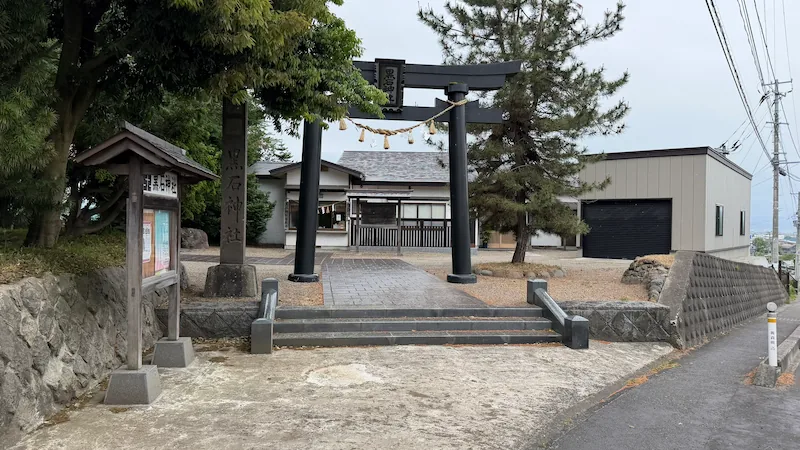 Kuroishi Shrine grounds and main shrine building