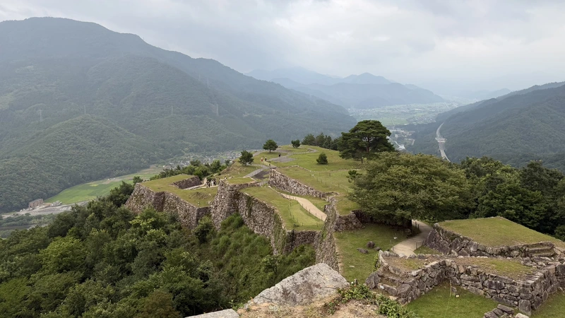 A view down over Minami-Ninomaru and Minami-Senjo from high ground near Honmaru.