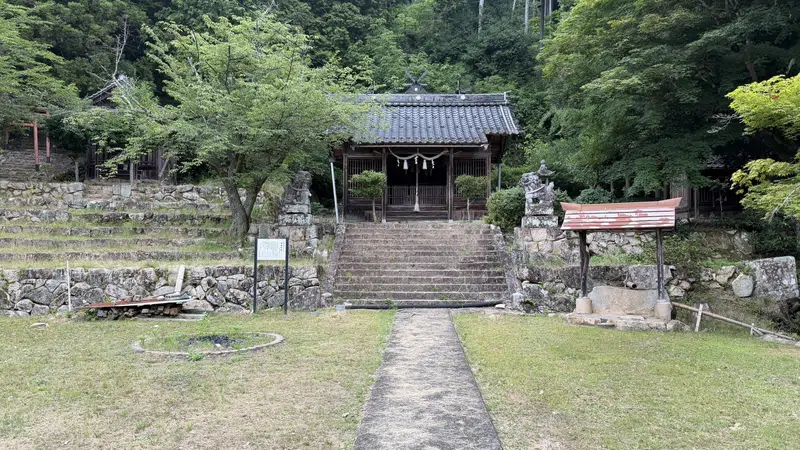 The main hall of Hyome-jinja Shrine.