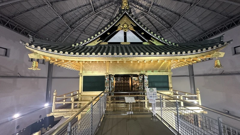 The reconstructed 5th and 6th floors of the Azuchi Castle tenshu on display inside the museum, with a vermilion story stacked beneath a golden one.