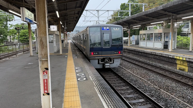 A train at JR Yamazaki Station