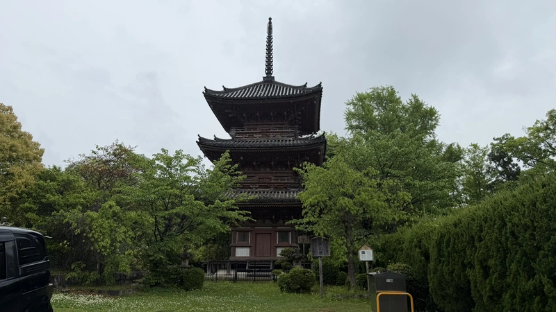 The three-story pagoda at Hōshaku-ji