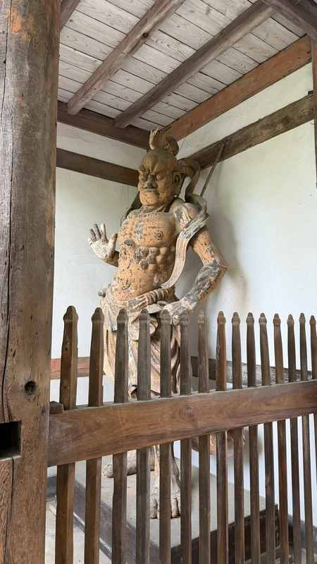 The other guardian statue at Hōshaku-ji