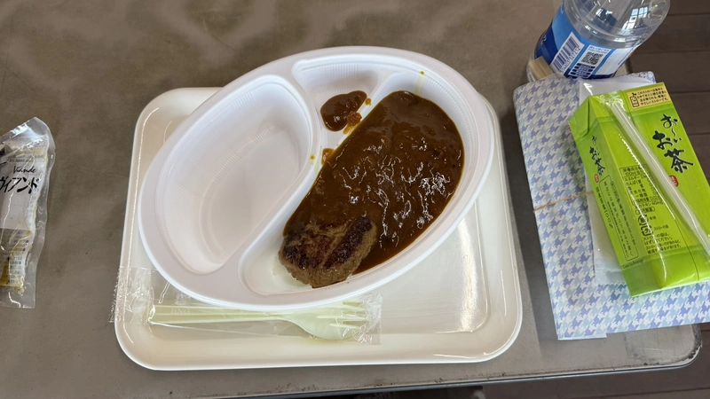 富士山ホテルで提供されたカレーの夕食