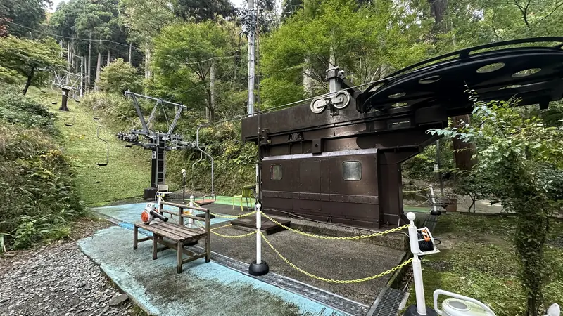 Base-station boarding area of the Shizugatake Lift
