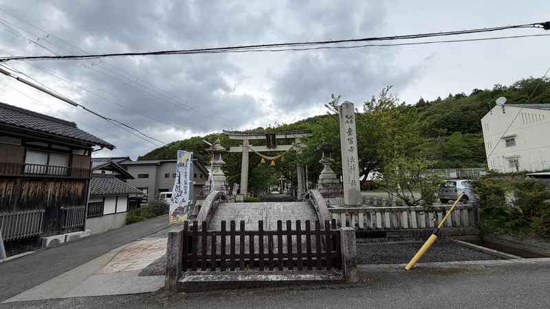 Entrance to Ohofura Shrine, seen from the street
