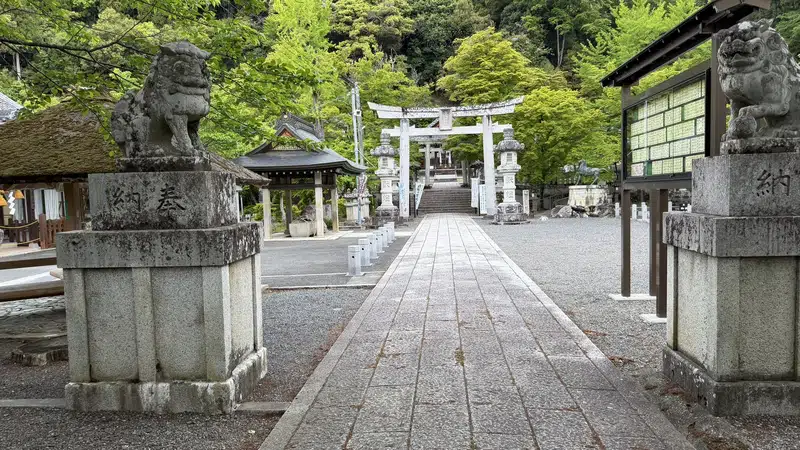 The approach path continuing past the komainu statues toward the main shrine building