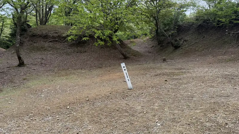 玄蕃尾城跡の腰郭付近
