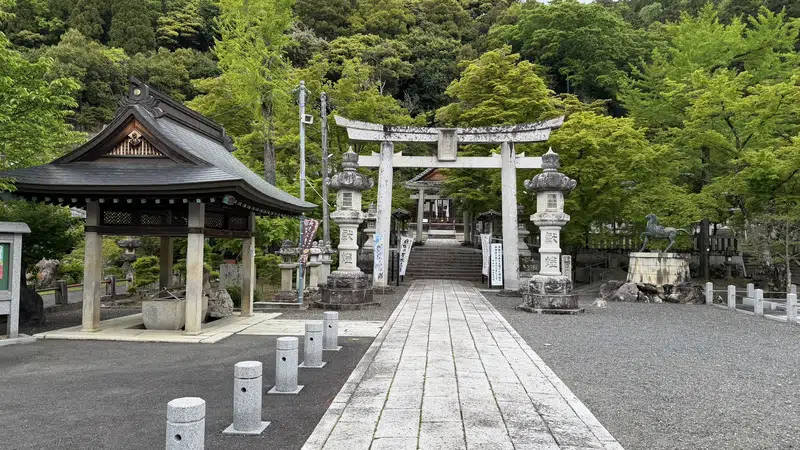 Overall view of the grounds of Ohofura Shrine