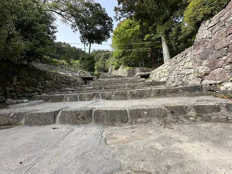 Looking up Otemichi's stairway from below, with tall stone walls lining the approach on both sides.