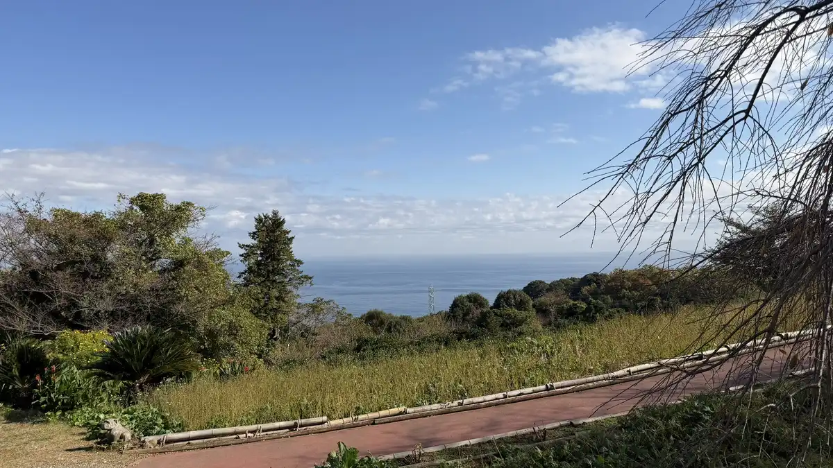 Sagami Bay seen from the fields beside Yoroizuka Farm
