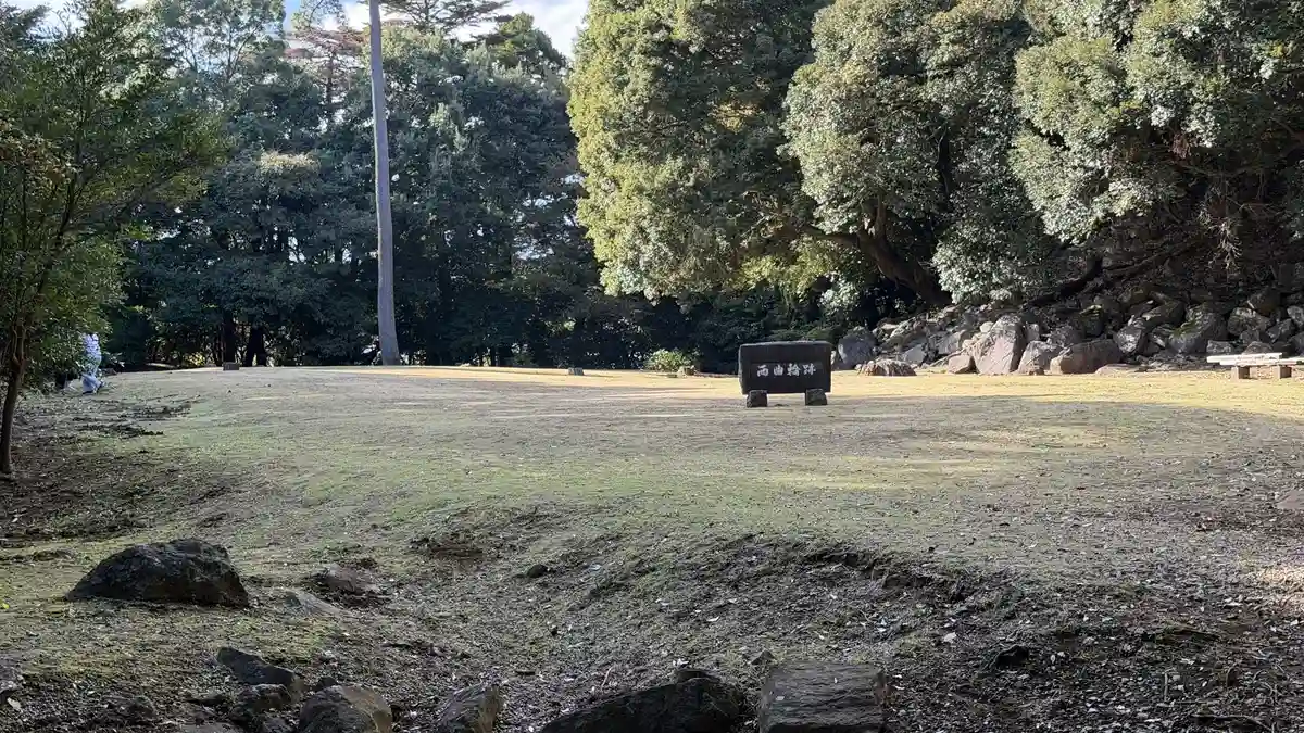Stone marker at Nishi-kuruwa, the west enclosure