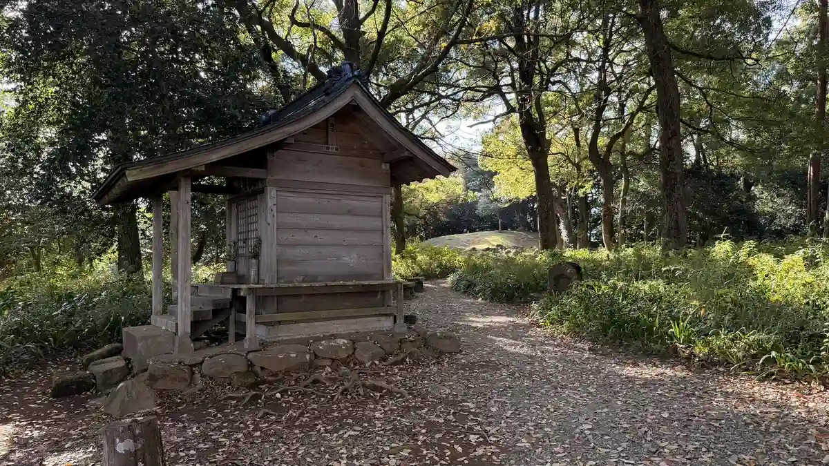 Shrine hall standing at the main enclosure