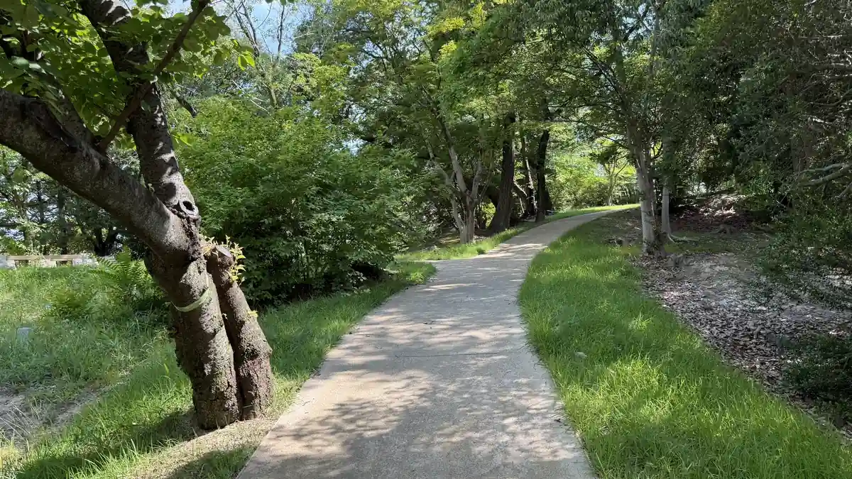 Path climbing through trees in the Nagakute battlefield park