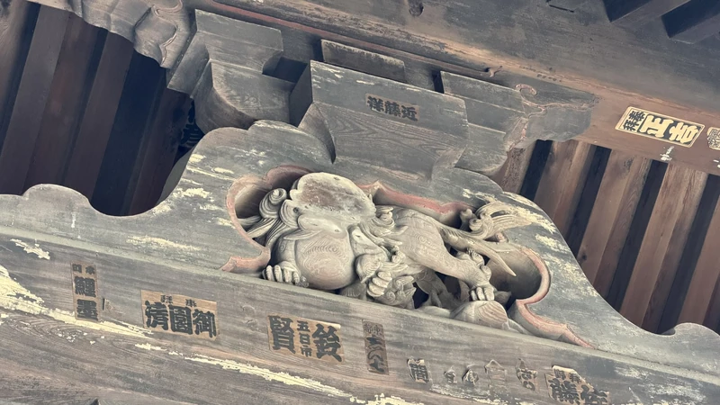Elephant-like carving on Kuromon