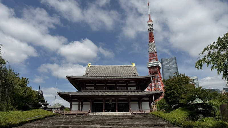 Daiden Main Hall with Tokyo Tower